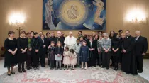 El Papa junto a los familiares de las víctimas. Foto: L'Osservatore Romano