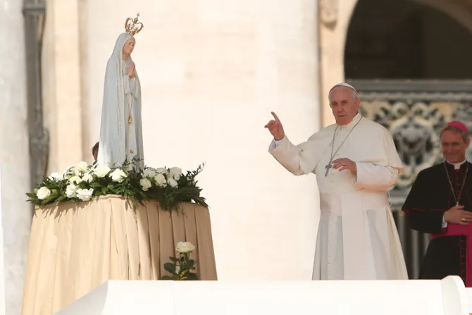 Pidamos a la Virgen el don de la paz para el mundo, invitó el Papa Francisco
