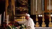 Papa Francisco frente a la imagen de Virgen María / Foto: L'Osservatore Romano 