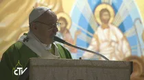 El Papa durante la visita a la parroquia. Foto: Captura Youtube
