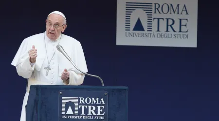 Papa Francisco arremete contra universidades que imponen ideología y no enseñan a dialogar