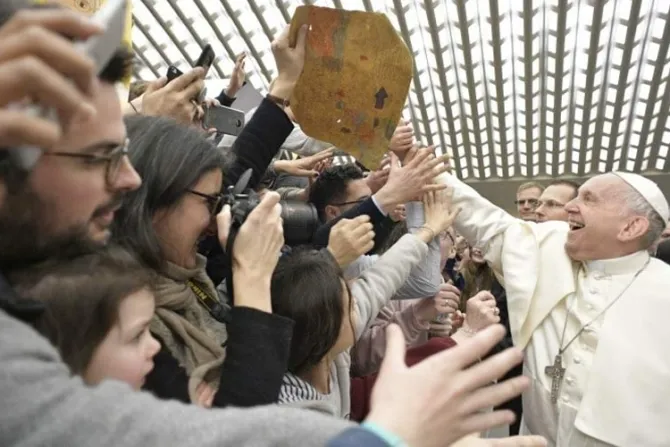 Dios nos da mucho y nos pide poco, destaca el Papa en su catequesis