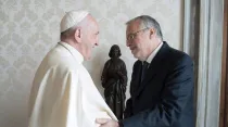 El Papa con Andrea Riccardi, fundador de la Comunidad de San Egidio. Foto: Vatican Media