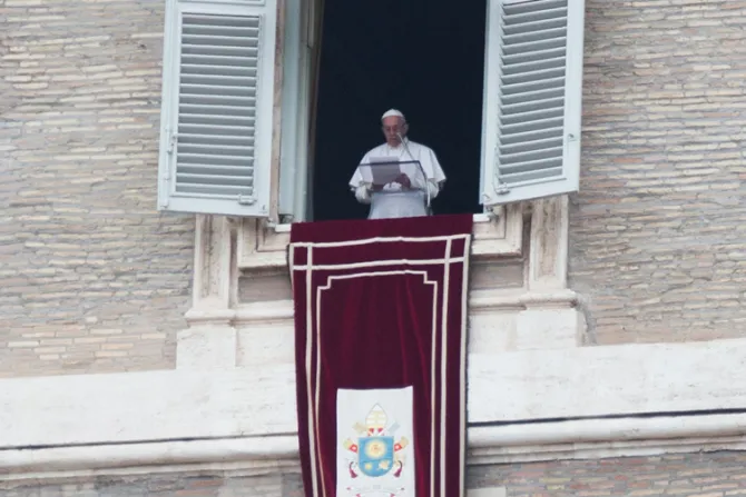 Cuidado con los vicios y las ambiciones de poder que sofocan a Dios, alerta el Papa