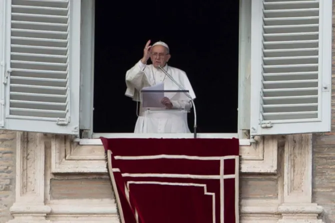 El Papa pide un mundo sin armas nucleares en el que se tutele la dignidad de todos 