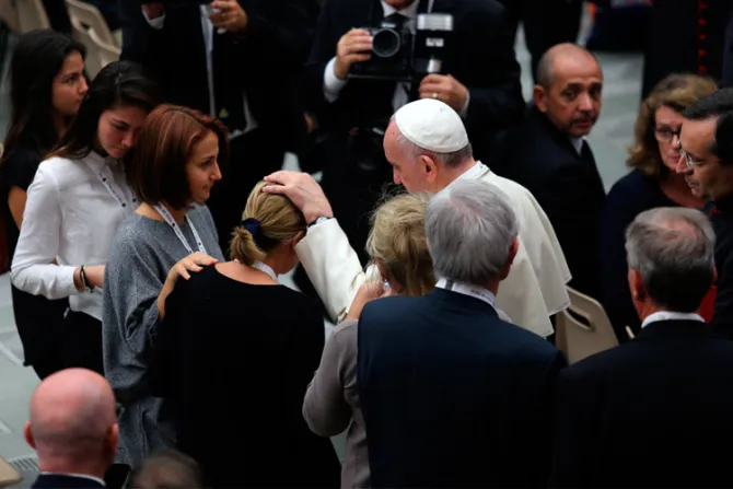 El Papa se reúne con víctimas del ataque en Niza: Debemos responder con perdón y amor 