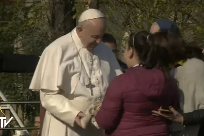 Papa Francisco llega a Milán y pide a pobres e inmigrantes dejarse “restaurar” por Dios