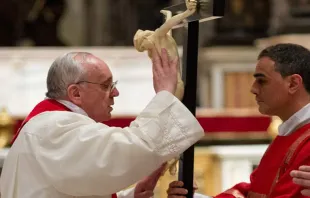 El Papa Francisco en la celebración de un Viernes Santo. Foto: Vatican Media 