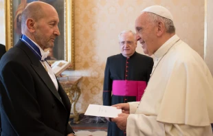 El embajador de Espau00f1a ante la Santa Sede entrega sus credenciales al Papa. Foto: L'Osservatore Romano  