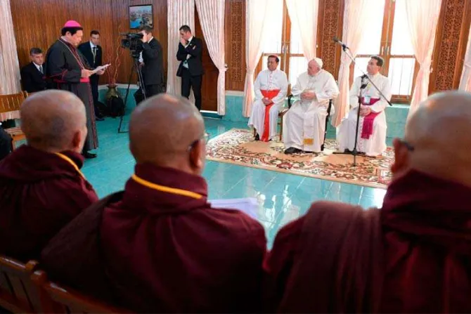 Un monje budista realiza una importante donación al Vaticano contra el coronavirus