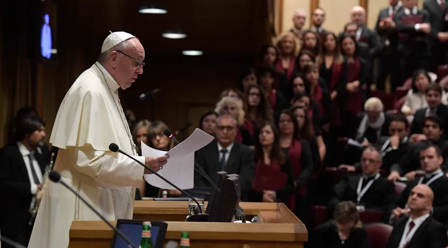 El Papa durante el encuentro. Foto: L'Osservatore Romano?w=200&h=150