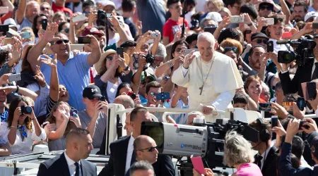 Papa Francisco reconoce las virtudes heroicas de 3 jóvenes y un político