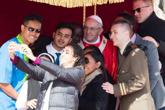 El Papa a jóvenes: Los espero en el Sínodo y en la JMJ Panamá 2019