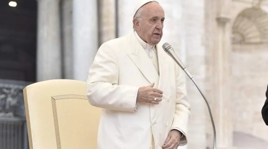 El Papa denuncia a los “encantadores de serpientes” que confunden a los hombres