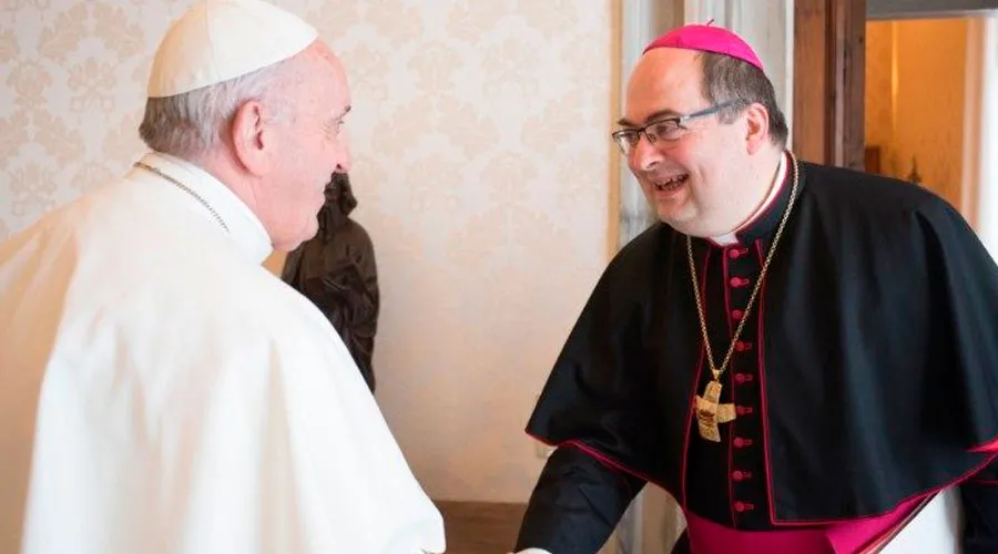 El Papa Francisco y Mons. Giacomo Morandi. Crédito: Vatican Media