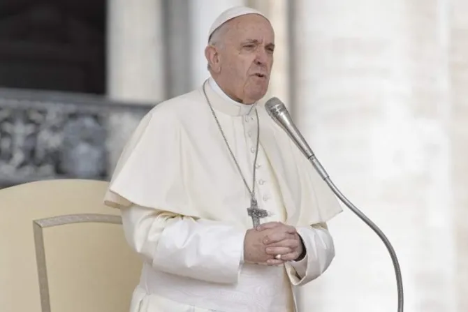 La oración genera un espíritu renovado que lleva a compartir los dones, señala el Papa