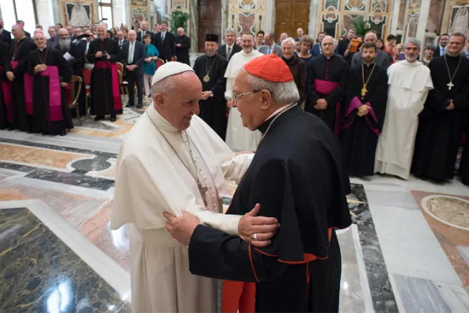 El Papa recuerda a cristianos de Oriente y pide ver el rostro de Cristo en la persecución