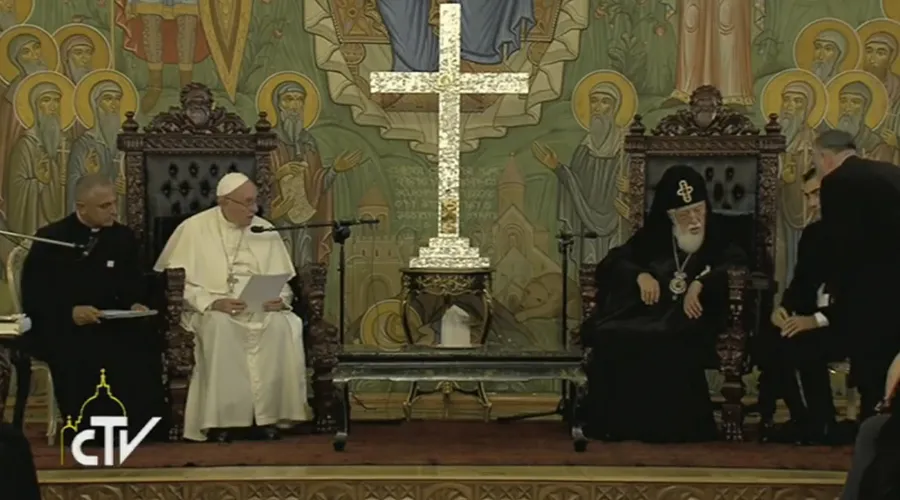 El Papa junto al Patriarca ortodoxo de Georgia. Foto: Captura de Youtube