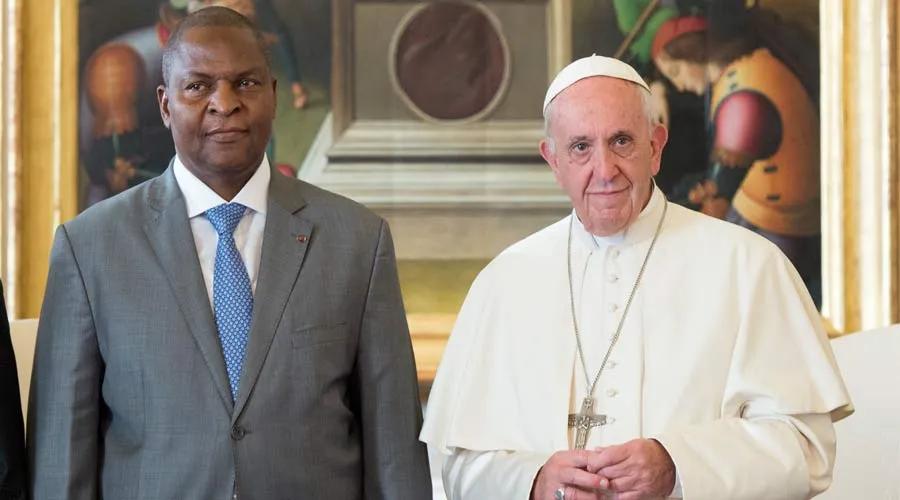 El Presidente de la República Centroafricana y el Papa hablan de la convivencia pacífica