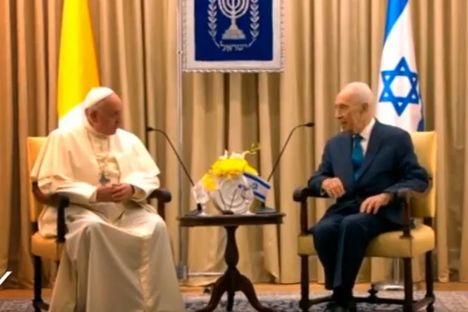 [VIDEO] El Papa Francisco pide a Shimon Peres buscar la paz en Tierra Santa con determinación y coherencia