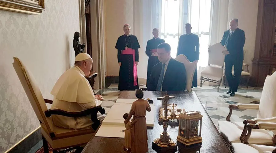 Un momento de la reunión entre el Papa y el Presidente de Estonia. Foto: Andrea Gagliarducci / ACI Group