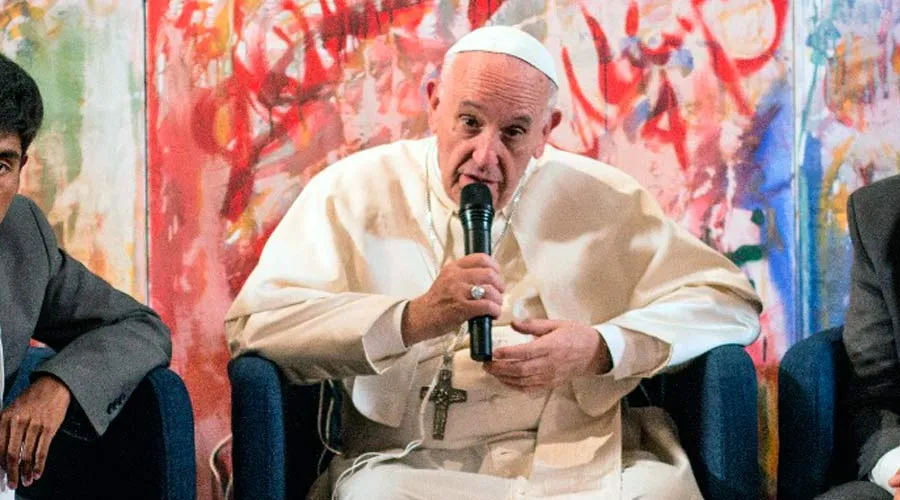 El Papa mientras habla con las reclusas mexicanas. Foto: Scholas Occurrentes?w=200&h=150
