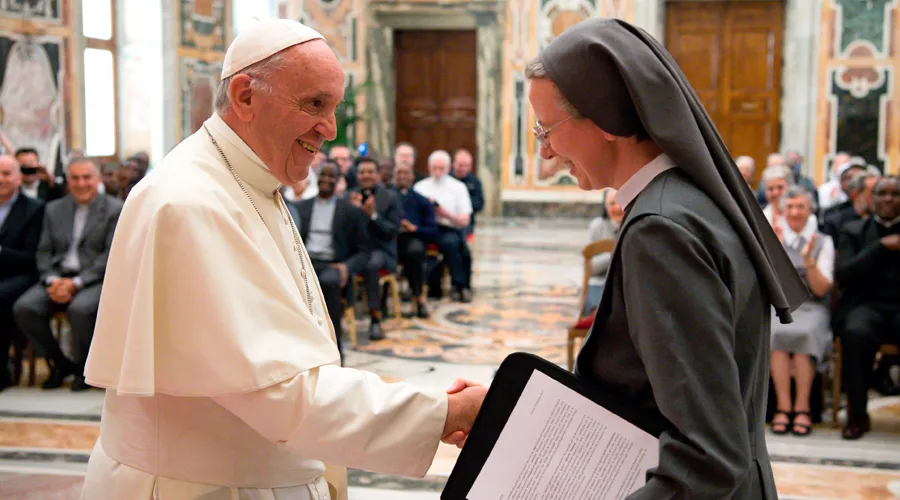 El Papa durante el encuentro. Foto: L'Osservatore Romano?w=200&h=150
