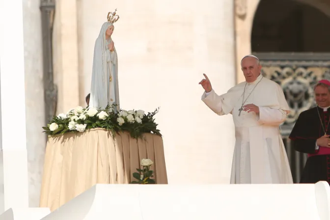 Papa Francisco urge cumplir pedido de Virgen de Fátima y rezar Rosario por la Paz