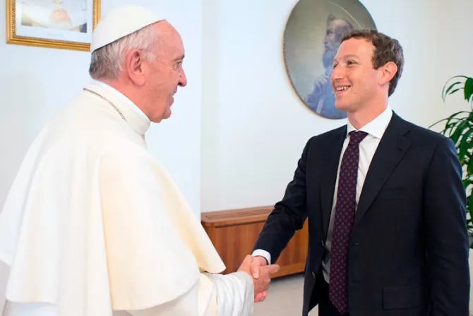 Papa Francisco recibe al fundador y director de Facebook, Mark Zuckerberg