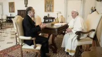 El Papa y el Embajador de Chile ante la Santa Sede. Foto: Vatican News