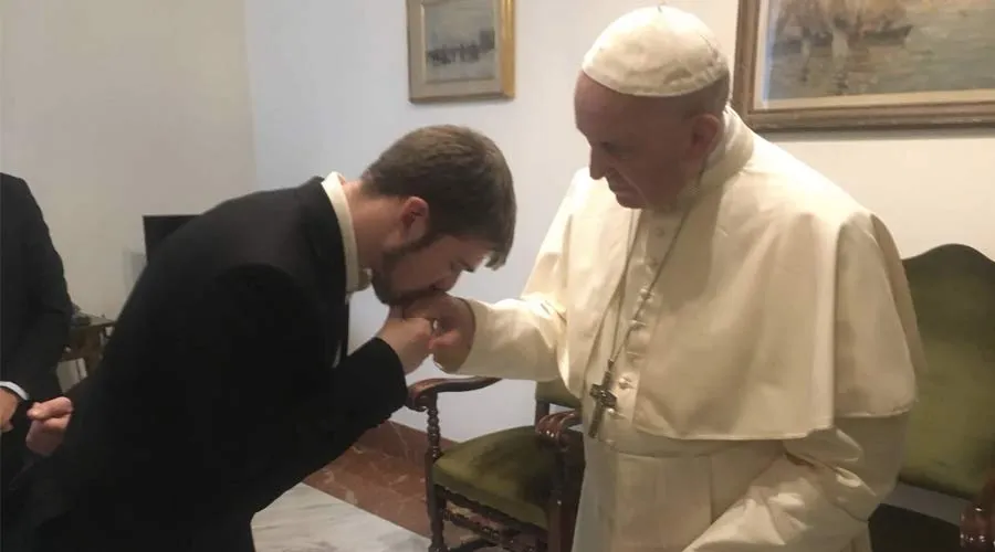 El Papa Francisco recibe al padre de Alfie Evans: El único dueño de la vida es Dios