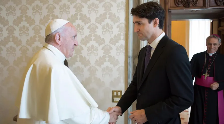El Papa saluda al Primer Ministro de Canadá. Foto: L'Osservatore Romano?w=200&h=150
