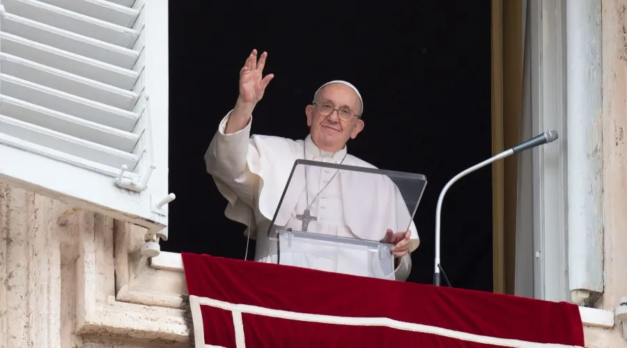 El Papa Francisco en el Regina Caeli. Crédito: Vatican Media