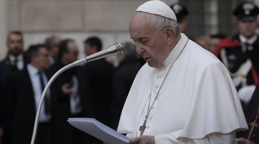 Papa Francisco en oración. (Foto de archivo). Foto: Daniel Ibáñez / ACI Prensa