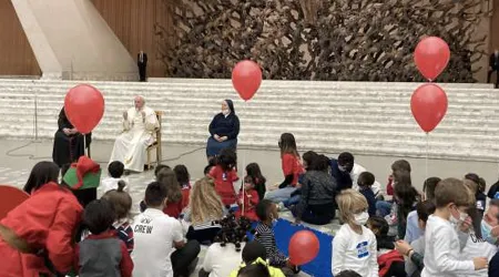 Papa Francisco celebra su cumpleaños con niños del Dispensario Santa Marta