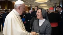 Papa Francisco con Sor Alessandra Smerilli FMA en 2018. Foto: Vatican Media 