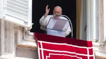 El Papa Francisco en el Ángelus de este domingo 16 de julio. Crédito: Vatican Media