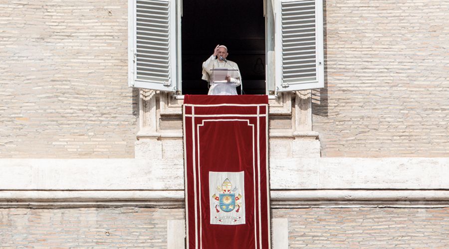 El Papa Francisco en el rezo del Ángelus. Foto: Daniel Ibáñez / ACI Prensa