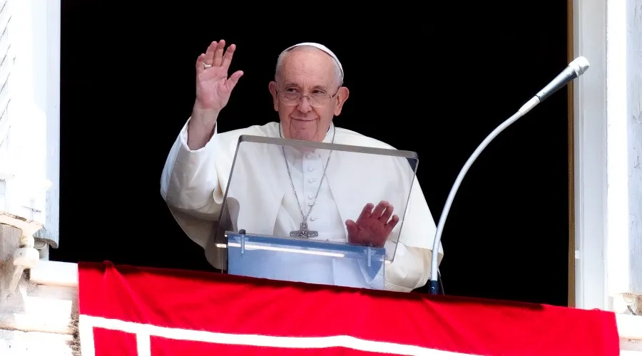El Papa Francisco en el Ángelus de este domingo. Crédito: Vatican Media?w=200&h=150