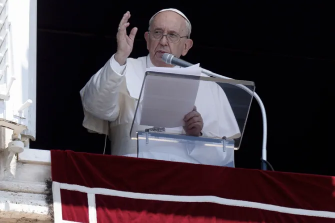 Papa Francisco lamenta bárbaro atentado a centro comercial en Ucrania 