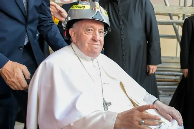 Papa Francisco en L'Aquila: Jesús no deja caer una sola lágrima en vano