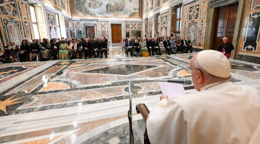 Pope Francis explains the relationship of art with God, the great poet of humanity