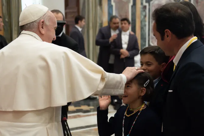 Papa Francisco: El abuso de menores es un homicidio psicológico