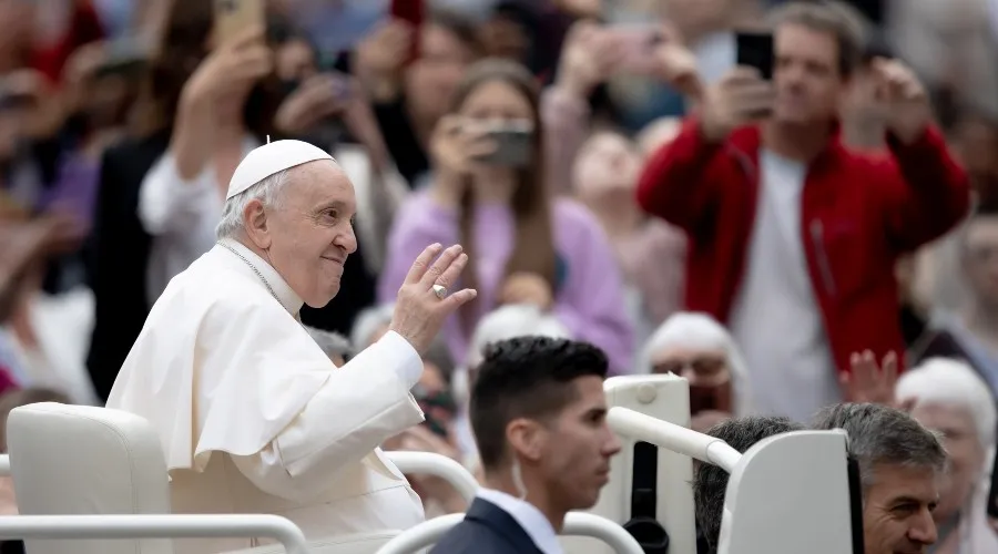 El Papa Francisco en la Audiencia General del 4 de mayo. Crédito: Daniel Ibáñez/ACI Prensa?w=200&h=150