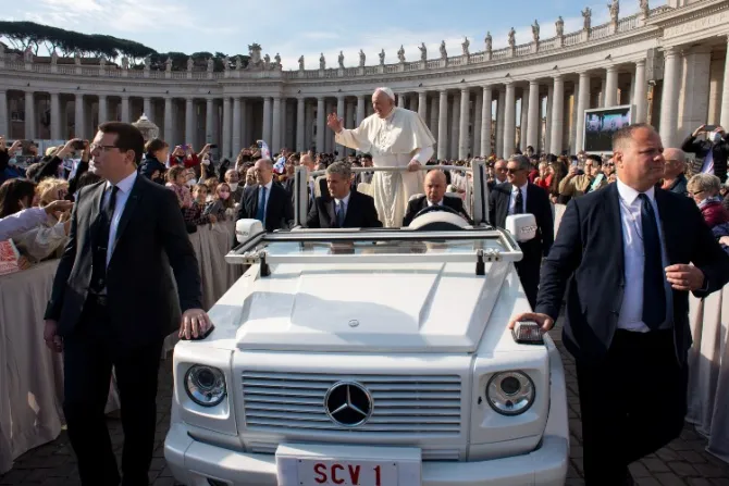 El Papa pide que los jóvenes visiten a sus abuelos en residencias
