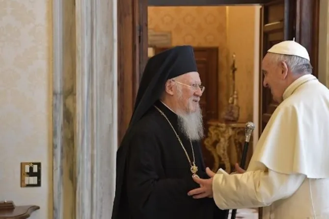Papa Francisco a Patriarca ortodoxo: La unidad es la prioridad urgente en el mundo actual
