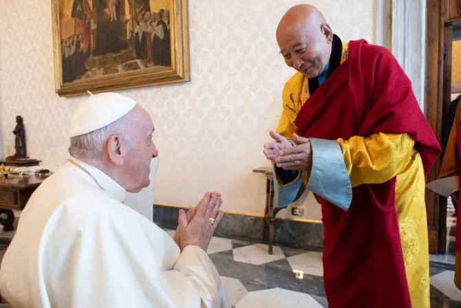 “No abusar de la religión para justificar la violencia”, dice el Papa ante líderes budistas