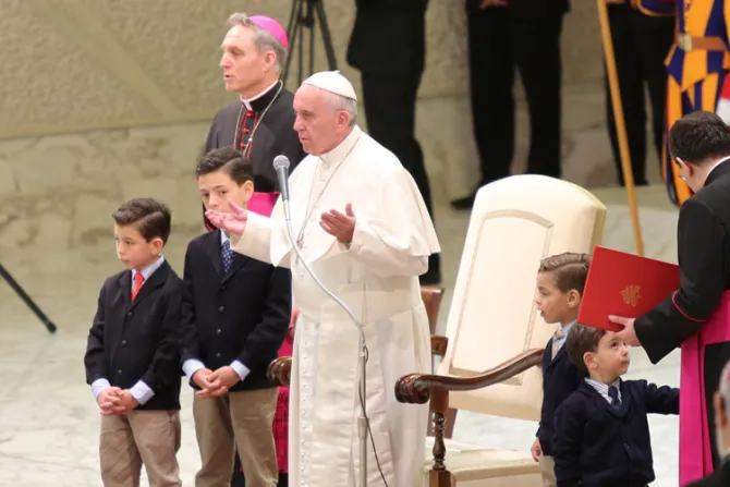 El Papa envía 270 familias neocatecumenales a evangelizar: Con el corazón voy con ustedes