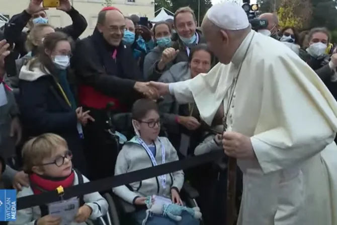 El Papa agradece al Cardenal Barbarin por su “testimonio que edifica a la Iglesia”