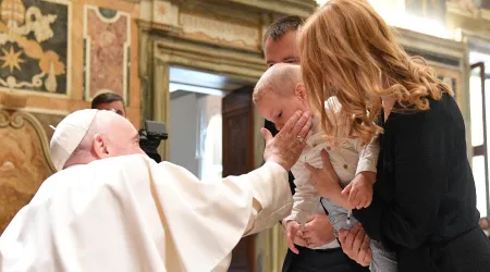 Papa Francisco: “A los jóvenes les resulta muy difícil casarse y tener hijos” 